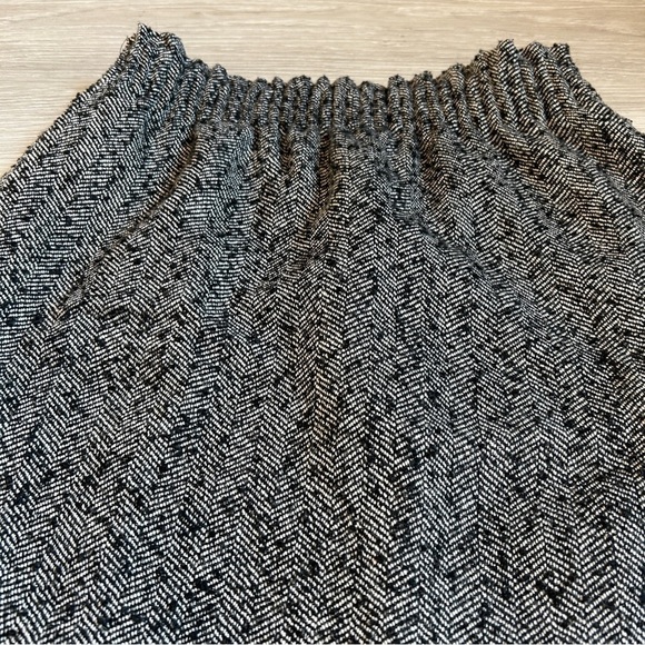 J. Crew Women’s Herringbone Sidewalk Mini Skirt with Pockets/Stretch Waist - 0 - Picture 2 of 9